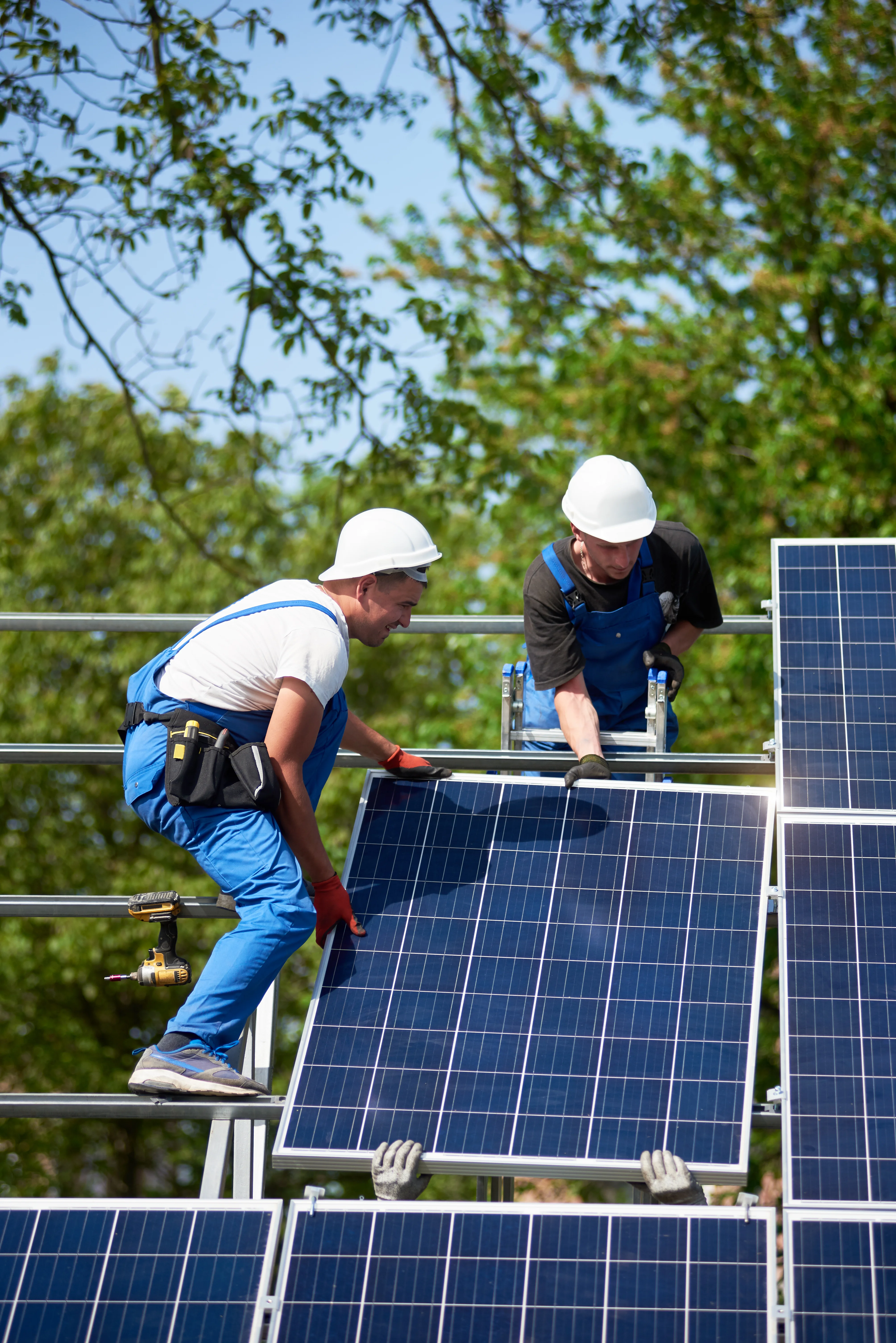 Experienced Solar Socal Now installers providing residential solar solutions in Los Angeles CA
