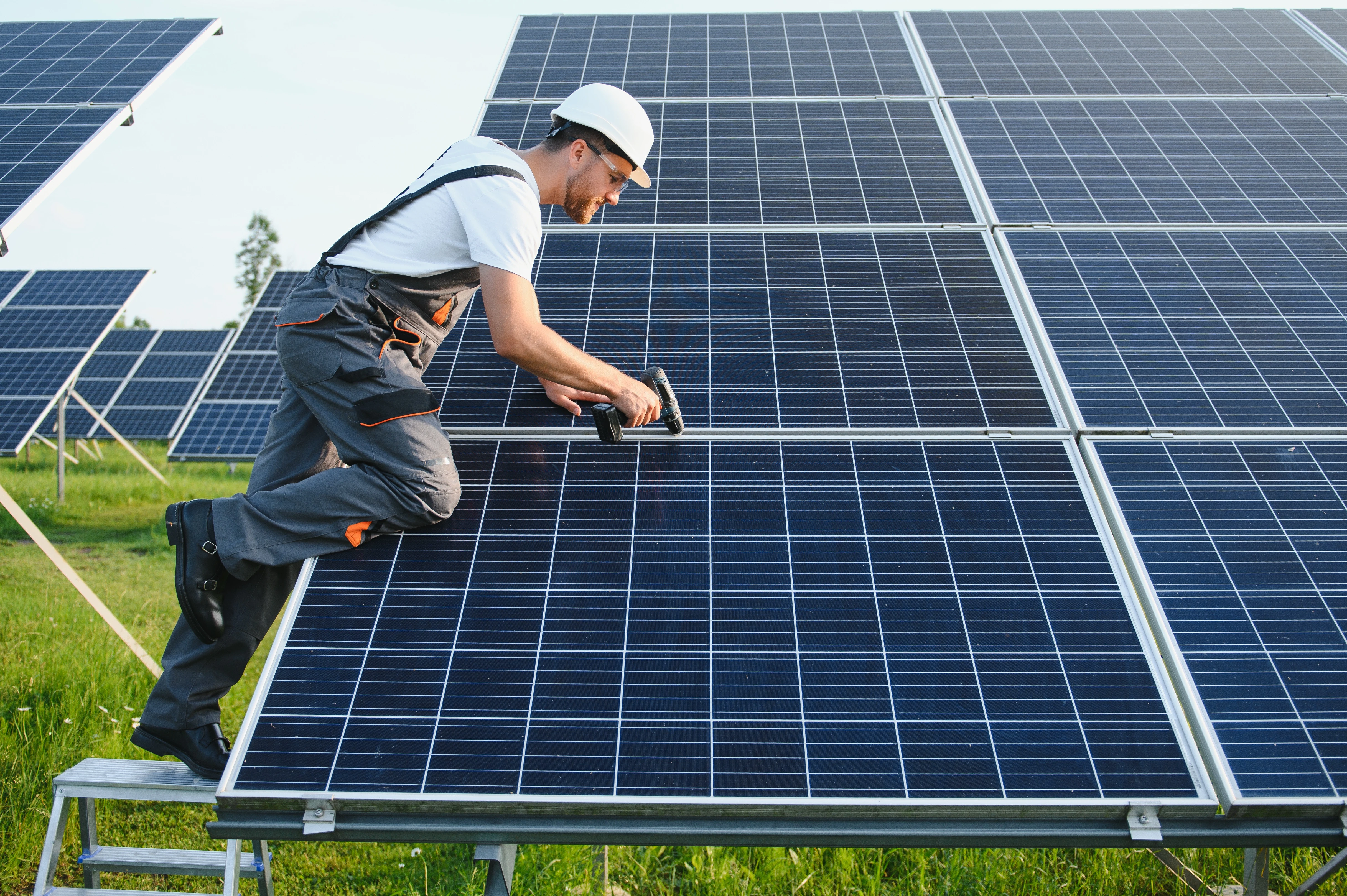 Solar Socal Now team installing premium solar panels in Los Angeles