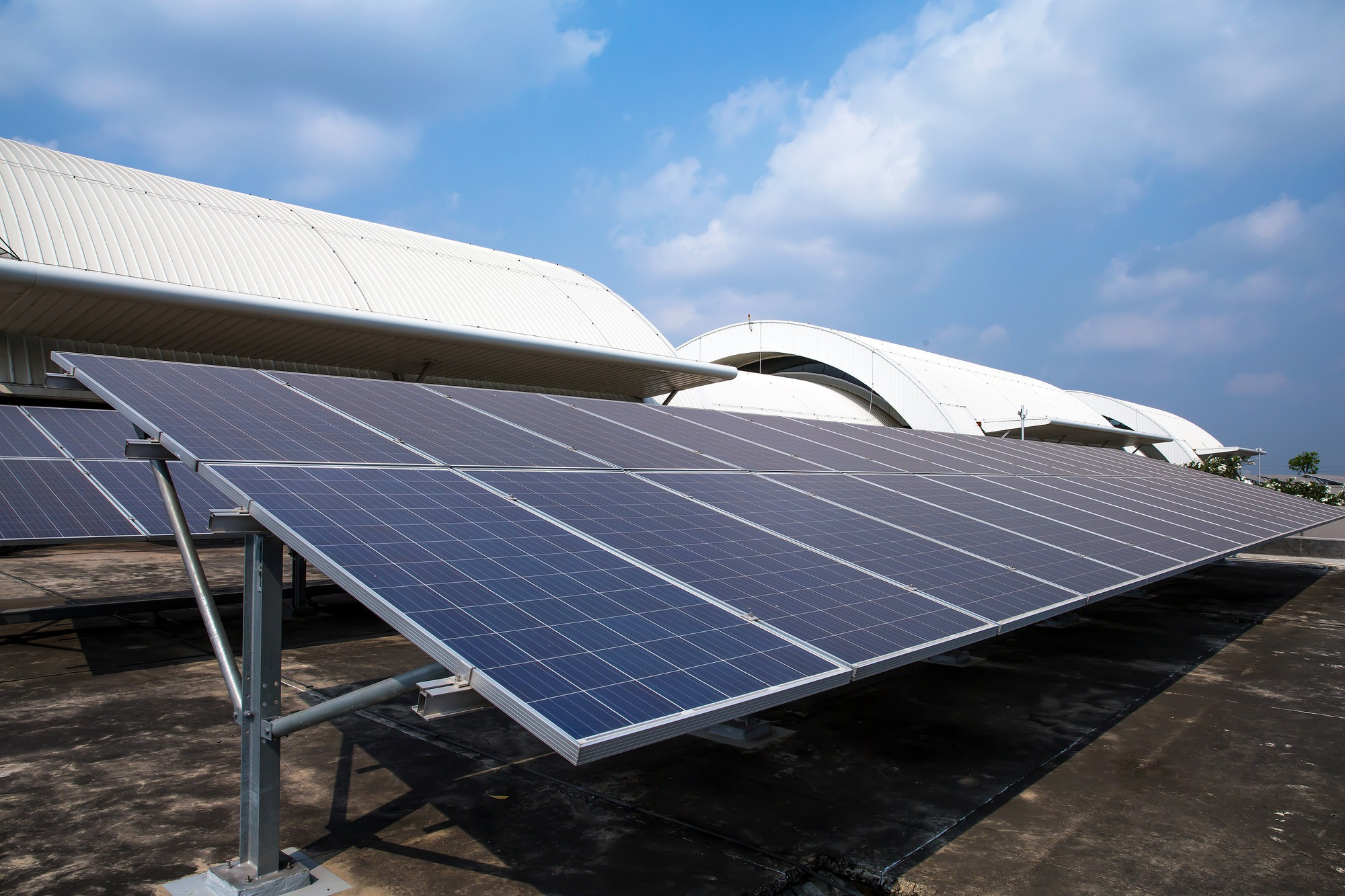 Commercial solar installation by Solar Socal Now, featuring high-efficiency solar panels and sustainable energy solutions for businesses and industrial facilities